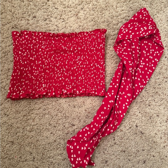 red scrunch crop top w/white hearts & removable tie - Picture 2 of 2
